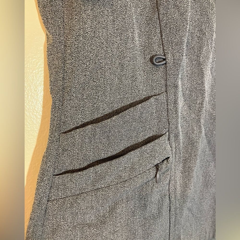 Climate Right Cuddl Duds scrub set, gray, Excellent condition, size small - Picture 3 of 8